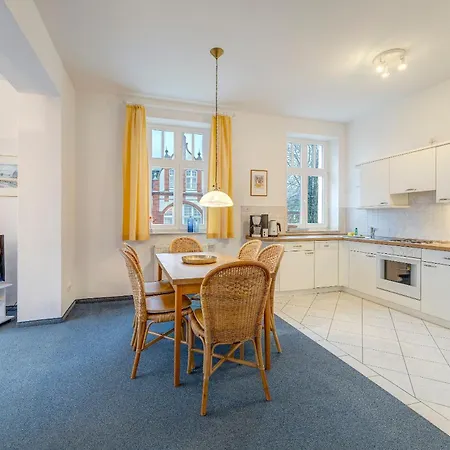 Haus Seeblick Garni & زينوويتز